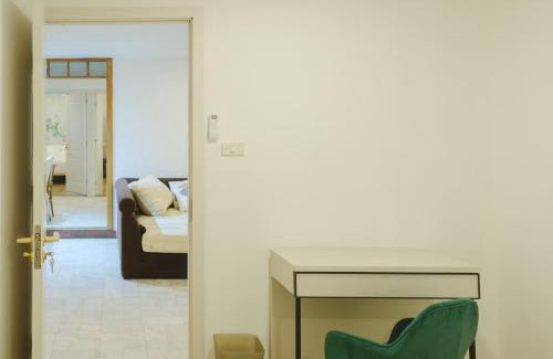 Silom Apartment | Big unit for 8 people, city center Silom