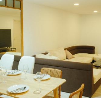 Silom Apartment | Big unit for 8 people, city center Silom