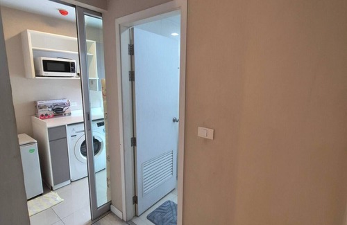 Khlong Toei Condo | Central Bangkok 2-Bedroom Condo with Pool, Gym & Parking – Rama 4