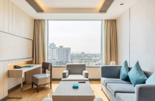 Phra Khanong Nuea Apartment | Charming Sky Bay Suite near BTS Phrakanong 简约迷人房近轻轨站 U6