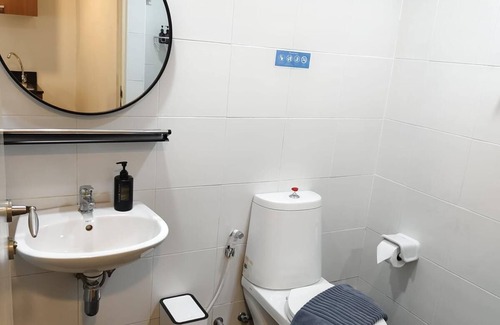 Khlong Tan Apartment | Chic Low Rise Studio with fitness room, WiFi in vibrant Thonglor-Ekamai