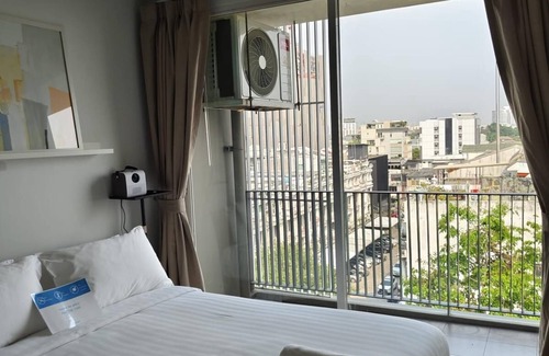 Khlong Tan Apartment | Chic Low Rise Studio with fitness room, WiFi in vibrant Thonglor-Ekamai