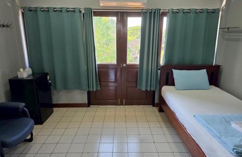 Tha Rap Hostel | Chill @ Phetchaburi