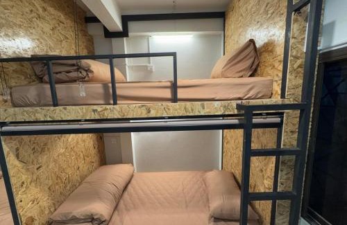 Thanon Phetchaburi Hostel | Comfy Corner Hostel