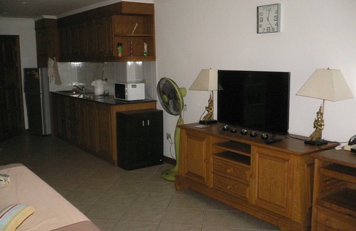 Pratumnak Hill Apartment | condo nr. 116 Charming studio with AC+fan and WiFi in marvelous Muang Pattaya