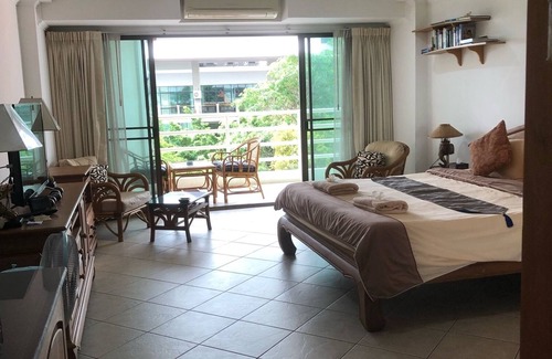 Pratumnak Hill Apartment | condo nr. 116 Charming studio with AC+fan and WiFi in marvelous Muang Pattaya