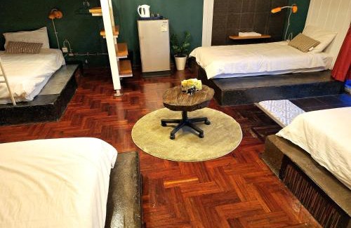Chana Songkhram Hostel | DDM House
