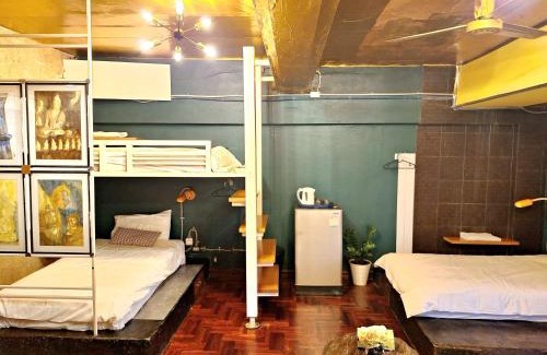Chana Songkhram Hostel | DDM House