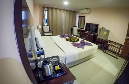 Central Pattaya Apartment | Deluxe Room balcony Free daily cleaning/wifi/electric