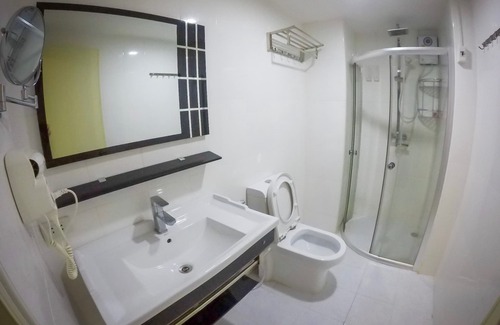 Central Pattaya Apartment | Deluxe Room balcony Free daily cleaning/wifi/electric