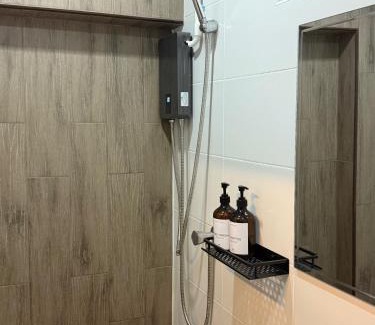 Downtown Hat Yai Hostel | Easy hostel-hotel, 1 min from train station