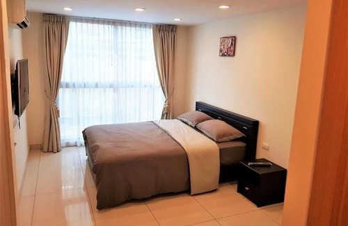 Jomtien Apartment | Fantastic roof top pool!