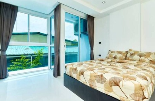 North Pattaya Condo | Featuring an outdoor pool