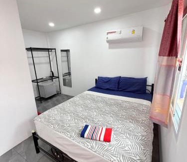 Ban Phe Hostel | Harry's Beach Club