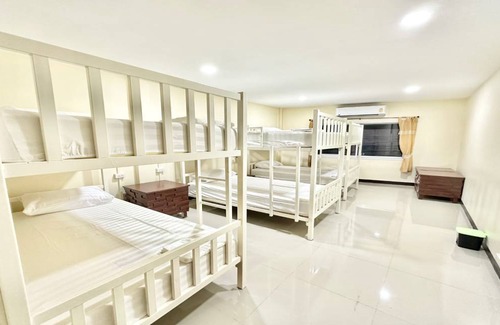Chana Songkhram Hostel | Hostel ∙ 8 guests