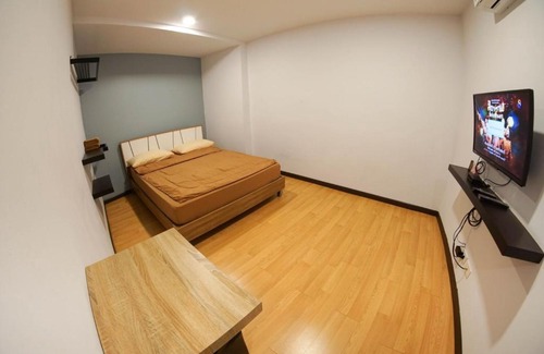 Khlong San Hostel | Inn Trog And Inn Soi