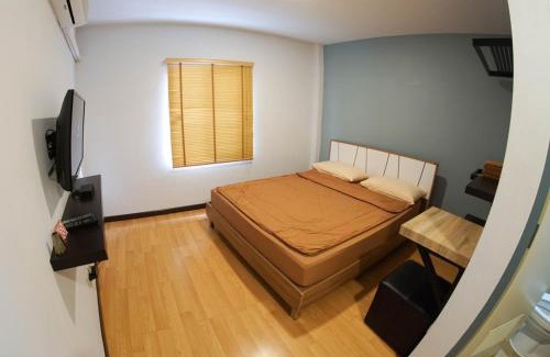 Khlong San Hostel | Inn Trog And Inn Soi