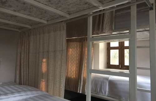 Su Thep Hostel | Insight Hostel