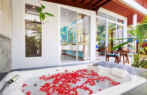 Khao Lak Villa | Jacuzzi Villa in Khao Lak with a romantic outdoor Jacuzzi JV#20