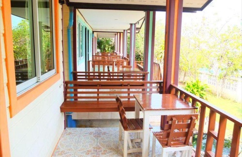 Koh Lan Bed & Breakfast | Kanchanaporn resort