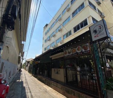 Chana Songkhram Hotel | KC guest house