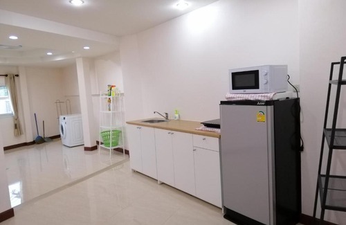Ban Pong Apartment | Kim​ Banpong