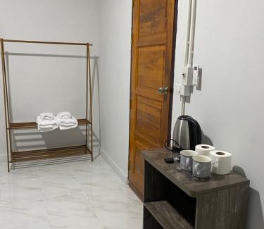 Chom Thong Hostel | Ladakul hostel (ลดากุลโฮสเทล)