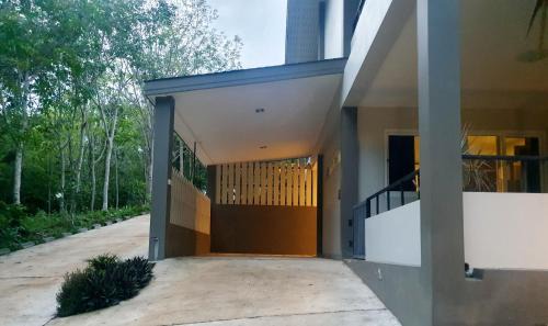 Ko Lanta Apartment | Lanta Sunshine Residence Apt 1 One Bed Apartment with AC and Work Space