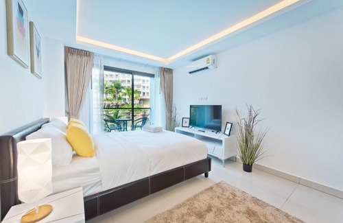 South Pattaya Apartment | LIGHT & BRIGHT Studio in Laguna Beach Maldives
