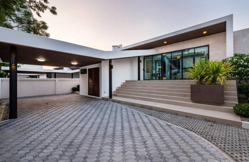 Na Chom Thian Villa | Luxury 3-Bedroom Pool Villa Beach Access, Na Jomtien Pattaya