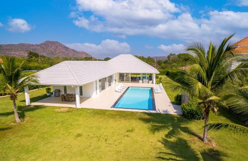 Sam Phraya Villa | Luxury Modern 4 Bedroom Pool Villa PH111