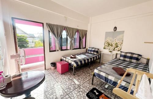 Downtown Krabi Hostel | Madam Guesthouse