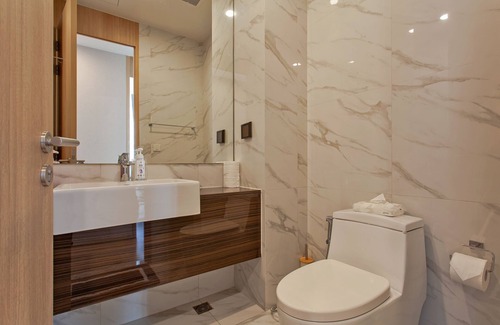Nana Condo | Modern 2 bedroom apartment in luxury condo in Asok neighbourhood