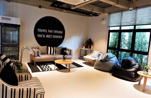Chana Songkhram House | Motel ∙ 8 guests