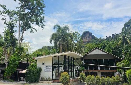 Khlong Sok Hostel | Nahm Khao Sok Hostel and Camping
