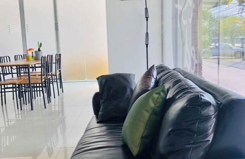 Racha Thewa Hostel | Near BKK Airport Hostel