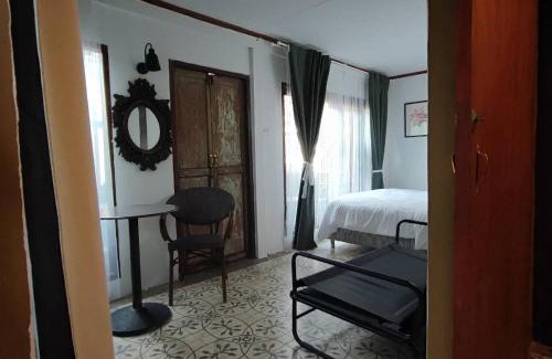Wat Bowon Niwet Hostel | Non House Bangkok บ้านนอนโฮสเทล