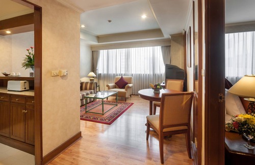 Bangkok Central Business District Apartment | One Bedroom Suite in heart of the city (A83)