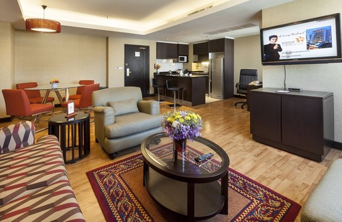 Bangkok Central Business District Apartment | One Bedroom Suite in heart of the city (A83)