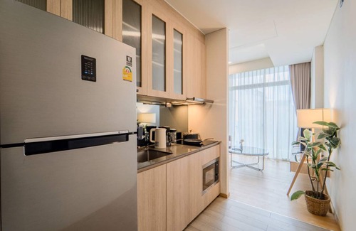 Khlong Toei Condo | Panoramic 2BR near Ekkamai with Infinity Pool