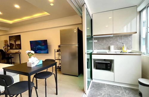 Patong Apartment | Partial Seaview Studio on 11 Floor near JungCeylon, Bangla Street