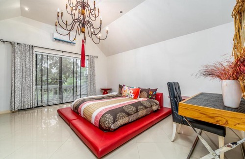 Na Chom Thian Villa | Peacock Beachside