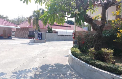 Buriram Province Hotel | Ploy Resort Buriram