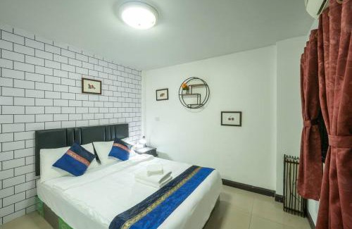 Wua Lai Apartment | Private 3 BR Townhome in City of CM Near Old City