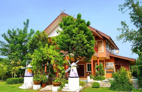 Ratchaburi Resort | Private room ∙ 5 guests