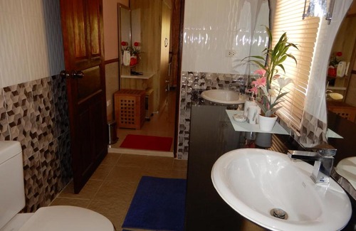Nong Pla Lai Villa | Relaxing Palm Pool Villa and Tropical Garden