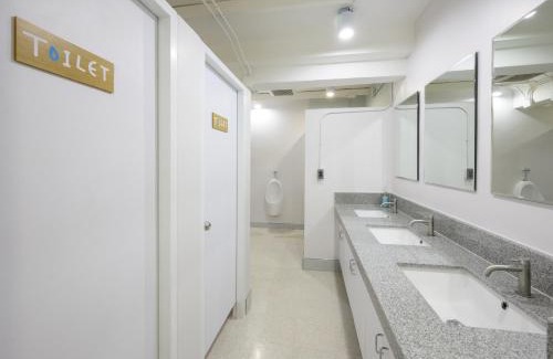 Samran Rat Hostel | REST IS MORE hostel