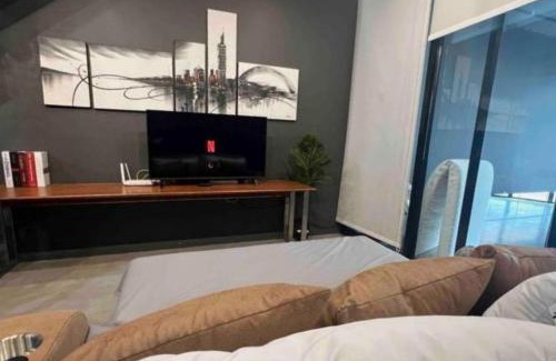 Samre Villa | SelfCheckIn TownHome in Charoen Nakhorn 60 near BTS Iconsiam Asiatique and Chaophraya River Maximum 4 Guests