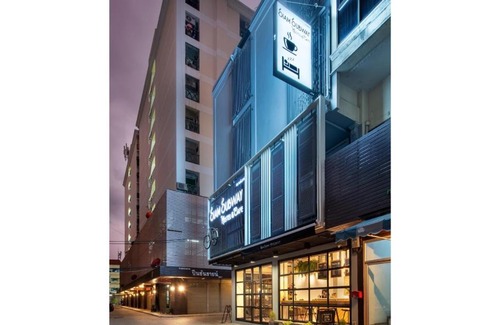 Bangkok Old Town Hostel | Siam Subway Hostel and Café