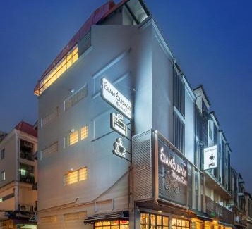 Bangkok Old Town Hostel | Siam Subway Hostel and Café